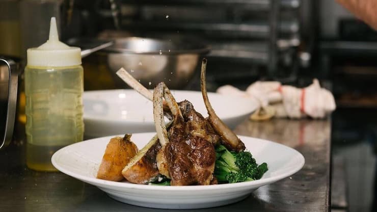 אווירה נינוחה. צ'אקרה (צילום: נועם פריסמן) אווירה נינוחה. צ'אקרה