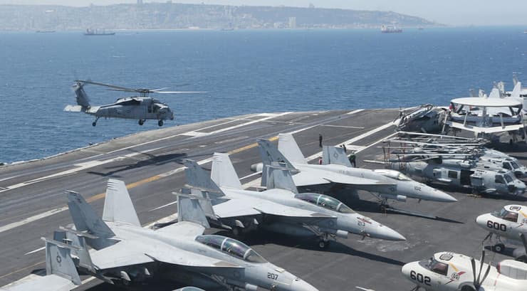 נושאת המטוסים "בוש" מול חופי חיפה בשנת 2017