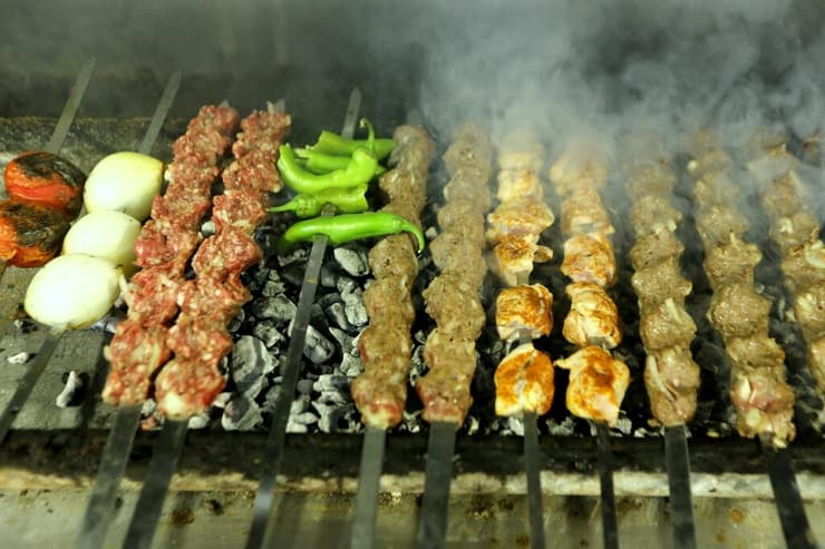 אצל עובד בכפר. מעכשיו גם בעיר