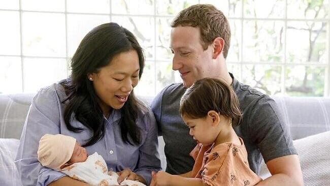 צוקרברג וצ'אן עם מקס ואוגוסט