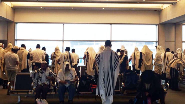 חסידים בשדה התעופה חסידים בשדה התעופה