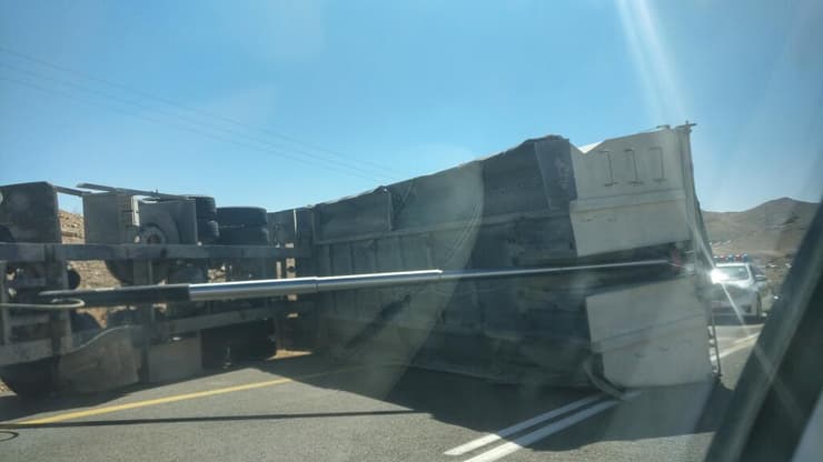 "חסרות לי תשובות, וגם התנצלות". המשאית שהתהפכה