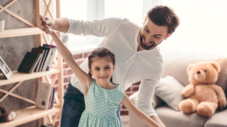 בזמן איכות עם הילדים, המסר ברור: זה הזמן להיות עם הילדים, לא עם המסך