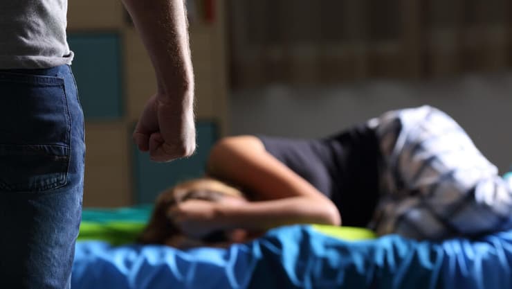 עבירות של אונב ומעשים מגונים. אילוסטרציה (צילום: שאטרסטוק) עבירות של אונב ומעשים מגונים. אילוסטרציה