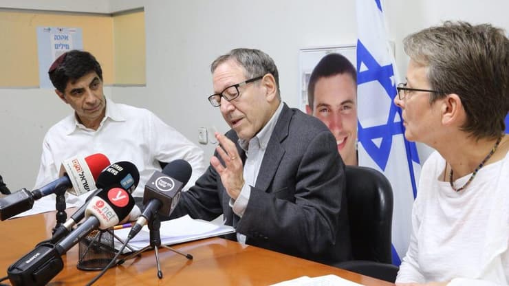 פרופ' קוטלר, לצד הורי הדר גולדין