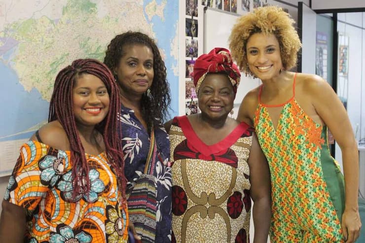 מריאל פרנקו (מימין) בימי פעילותה במועצת העיר. השופט: "הרצח נועד להעביר מסר" מריאל פרנקו חברת מועצה בריו דה ז'ניירו שנרצחה על ידי מתנקש