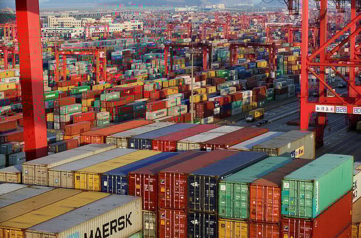 סין - יצואנית הסחורות הגדולה ביותר לארה"ב. מכולות בשנגחאי, ארכיון (צילום: רויטרס) קונטיינר קונטיינרים שנחאי סין סחר