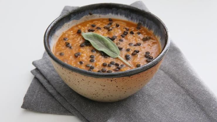 מרק עדשים כתומות