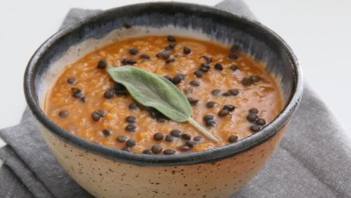 מרק עדשים כתומות