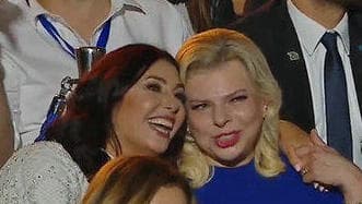 שרה נתניהו לצד השרה רגב בטקס המשואות ב-2018