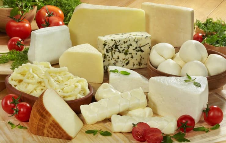 מגש גבינות לשבועות. ניכוס של החג לטובת מוצרי החלב (צילום: shutterstock) מגש גבינות לשבועות. ניכוס של החג לטובת מוצרי החלב