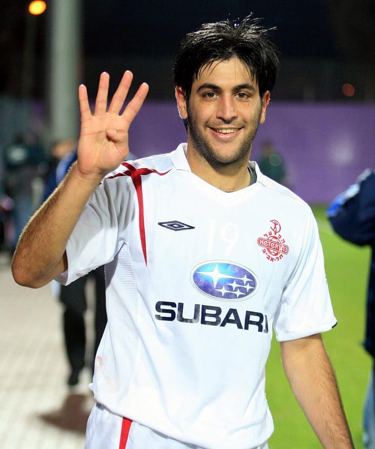 ברדה בימיו כשחקן הפועל ת"א (צילום: ראובן שוורץ) אליניב ברדה חוגג רביעייה