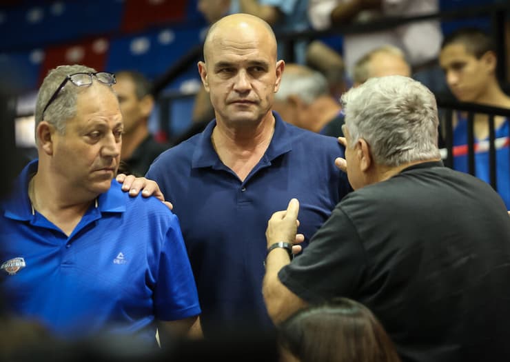 יו"ר ארגון השחקנים ניר אלון (צילום: עוז מועלם) ניר אלון במשחק בין בני הרצליה למכבי תל אביב