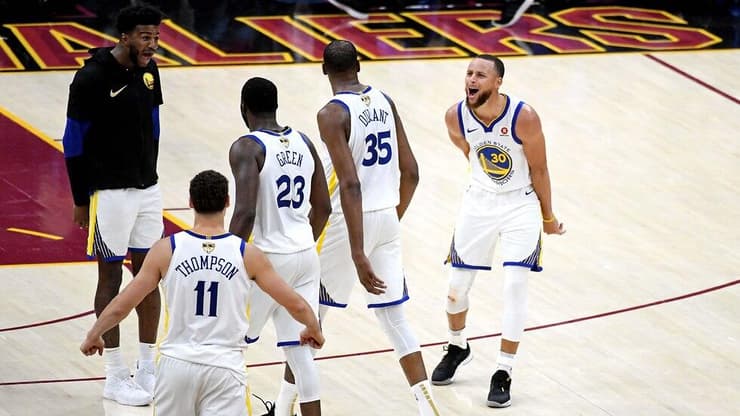 48 שנה באוקלנד, כולל השושלת הזאת. סטפן קרי וגולדן סטייט (צילום: רויטרס) סטפן קרי גולדן סטייט