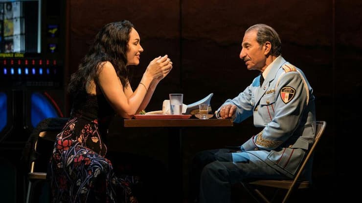 ששון גבאי בחזרות ל"ביקור התזמורת"