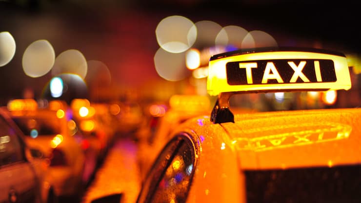 מונית. אילוסטרציה (צילום: shutterstock) דרום אפריקה 11 נהגי מונית נרצחו אילוסטרציה