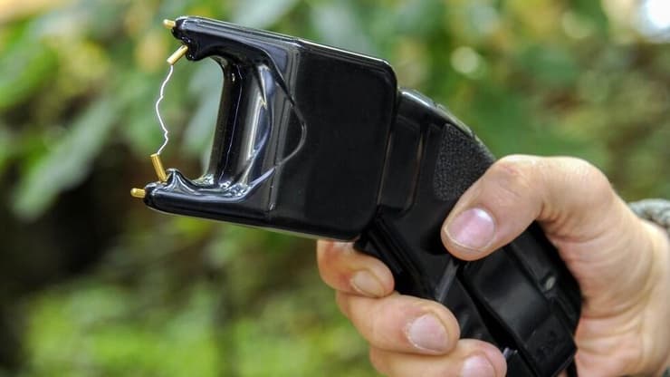 אילוסטרציה אקדח טייזר