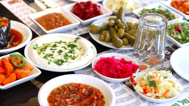 חומוס, חריף וברז סודה. פונדקי איילון (צילום: יח"צ) חומוס, חריף וברז סודה. פונדקי איילון