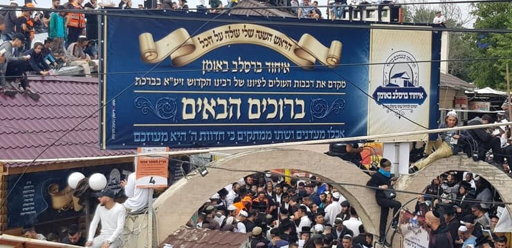 רבבות בתפילה בציון רבי נחמן בעיר אומן שבאוקראינה