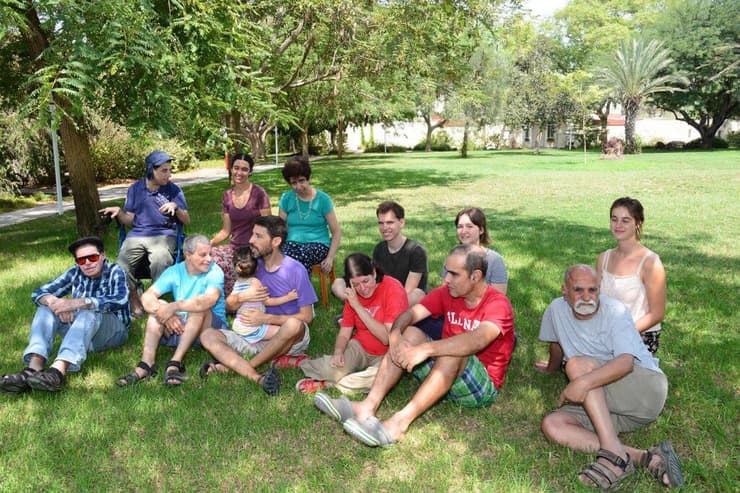 קומונת "כפר רפאל" (צילום: הרצל יוסף) קומונת כפר רפאל