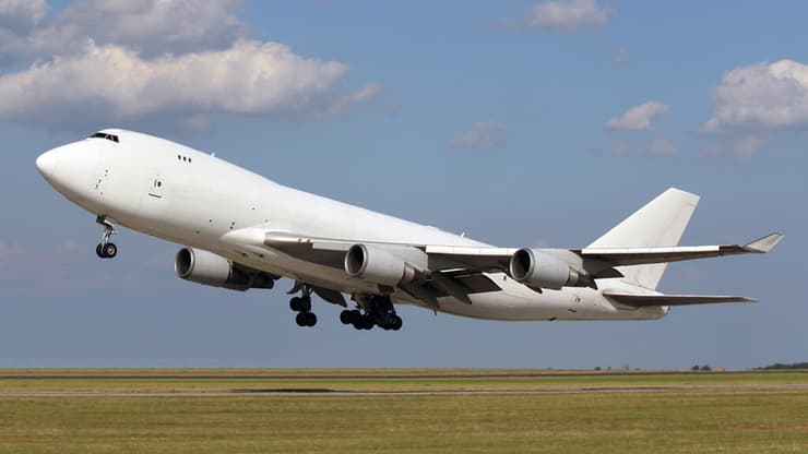 אילוסטרציה (צילום: shutterstock) אילוסטרציה מטוס ממריא המראה