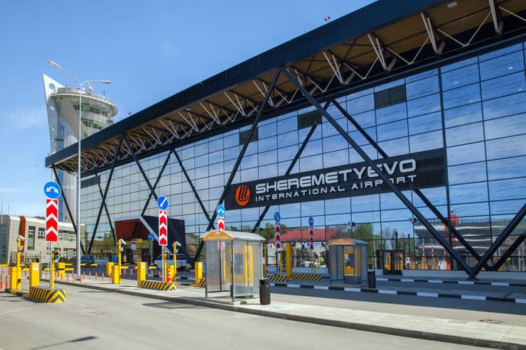נמל התעופה שרמטייבו. רגילים לשיבושים קצרים בגלל כטב"מים, לא לשיתוק של שעות בגלל פריצה (צילום: shutterstock) מטוסי Aeroflot