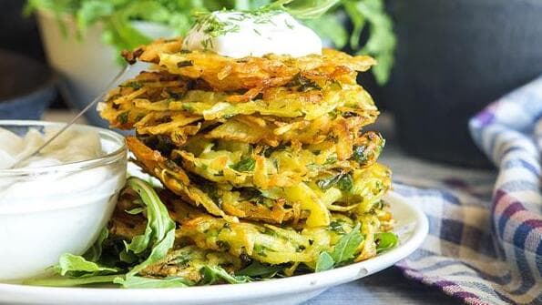 הגבינה כבר בפנים: לביבות זוקיני עם פטה