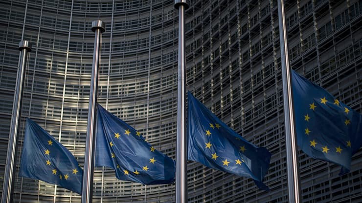 דגלי האיחוד האירופי בבריסל