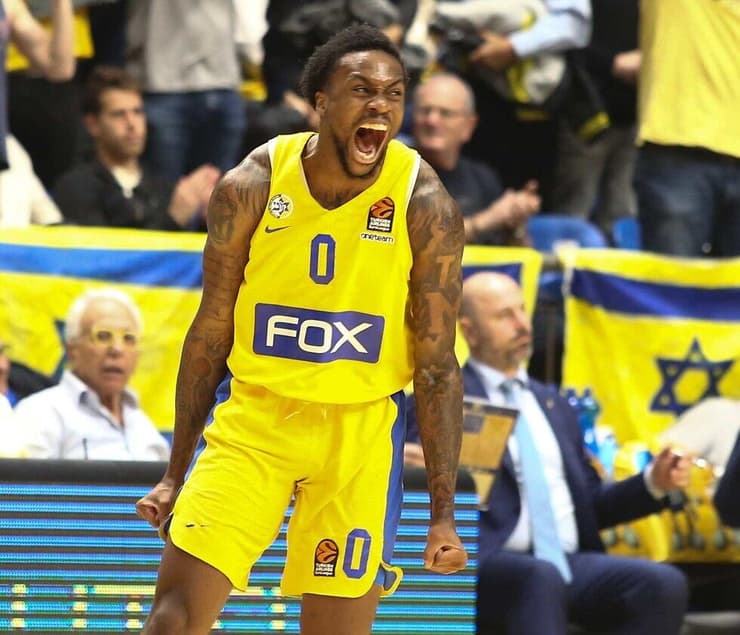 קנדריק ריי חוגג