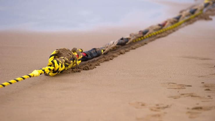 כבל תת ימי בחוף (צילום: AFP) אילוס אילוסטרציה כבל תת ימי