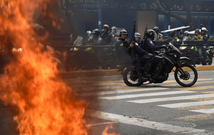 תומכים של מנהיג האופוזיציה ב ונצואלה חואן גוואידו ב הפגנה ב קראקס