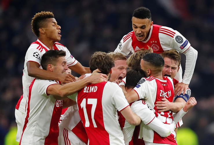 היממו את ריאל בברנבאו. שחקני איאקס חוגגים (צילום: רויטרס) ריאל מדריד איאקס