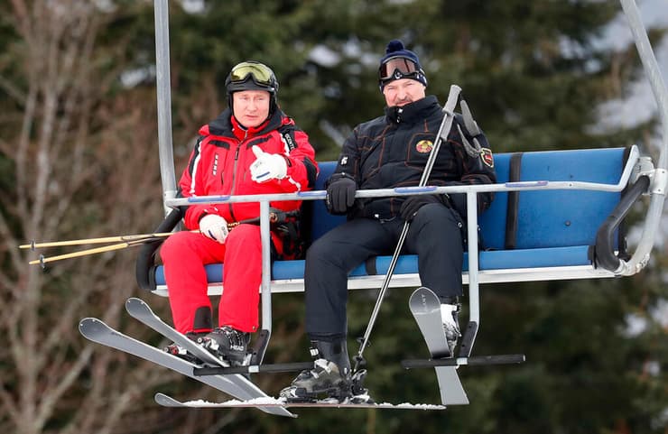 לוקשנקו ופוטין יוצאים לסקי יחד בתום פסגה בסוצ'י ב-2019 
