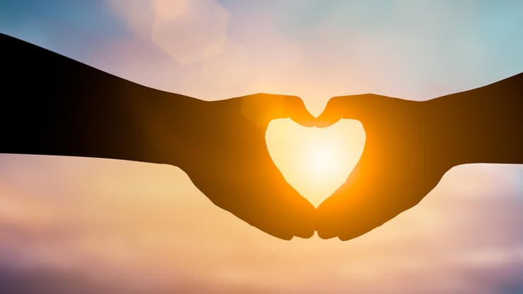 תמיכה, אהבה ומעשים טובים