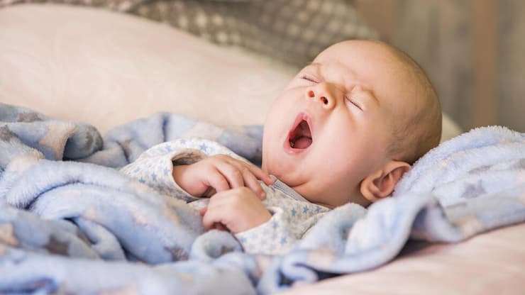 מה באמת משפיע על שנת התינוק? (צילום: Shutterstock) תינוק ישן
