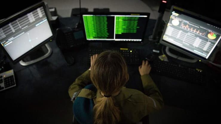 חיל התקשוב בצה"ל (צילום: דובר צה"ל) האנליסט המבצעי של חיל התקשוב בצה"ל