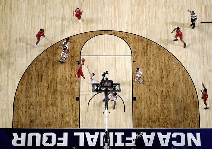 על פי כתב האישום, למעלה מ-39 שחקנים מ-17 מכללות שונות היו מעורבים בפרשה (צילום: AFP) גמר ה-NCAA ממעוף הציפר