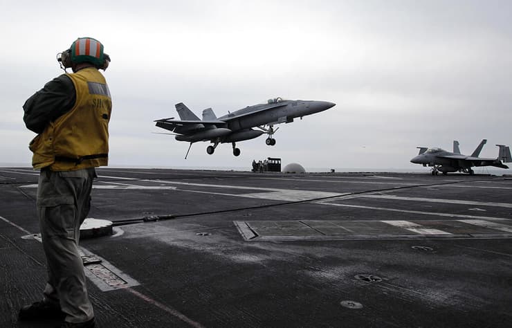 ארה"ב שולחת למזרח התיכון את נושאת המטוסים אברהם לינקולן בגלל איומים מ איראן