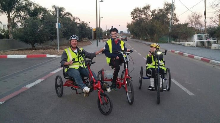 חוג רכיבה על אופניים של עמותת "כוונים" (צילום: "עמותת כוונים") קרן מנדל