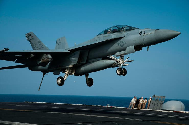 נושאת המטוסים אברהם לינקולן ארה"ב המזרח התיכון הים הערבי