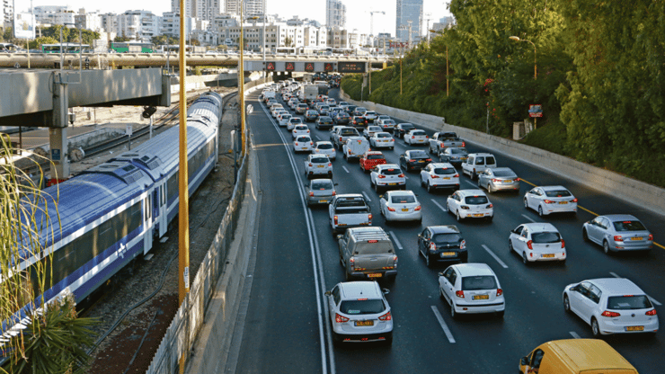  פקק טיפוסי בנתיבי איילון