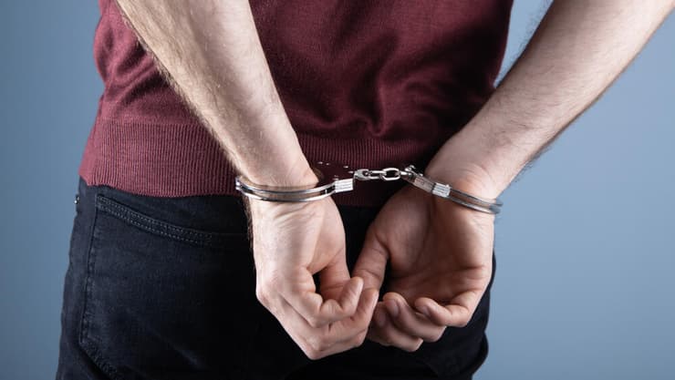 אילוסטרציה אזיקים אזוק עצור מעצר