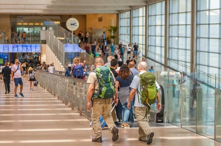 תיירים נתב"ג