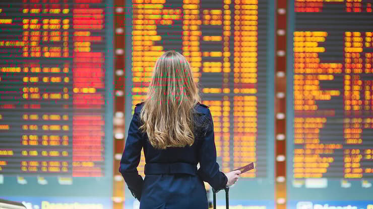 לוח טיסות עיכובים