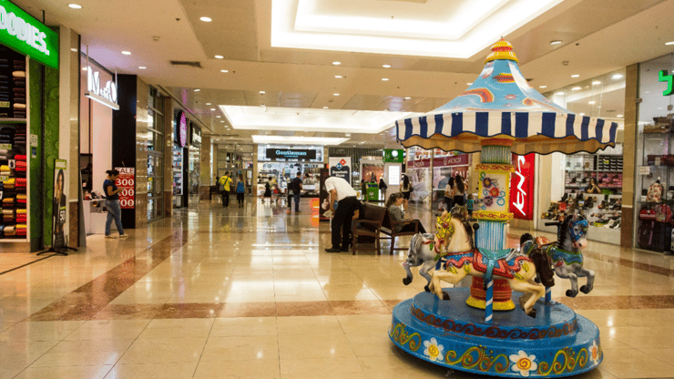  קניון הקריון. הרצפה הייתה רטובה 