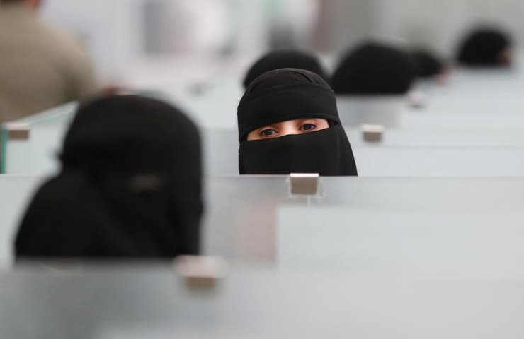 סעודיה ביקורת דרכונים שינוי חוקים ל נשים מותר לנסוע לחו"ל בלי אישור גבר