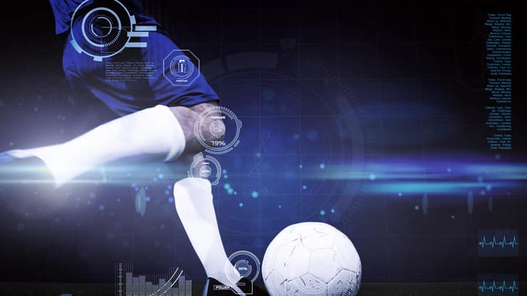 משחק כדורגל וטכנולוגיה (צילום: Shutterstock) משחק כדורגל וטכנולוגיה