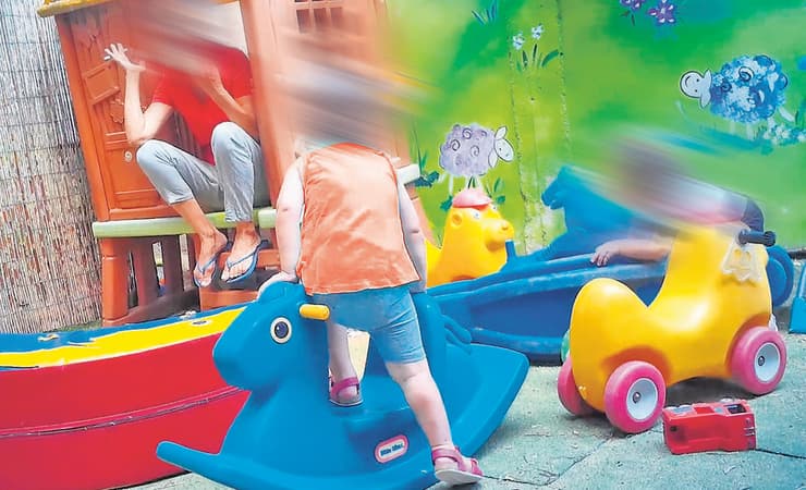 אילוסטרציה התעללות בגן ילדים. אילוסטרציה