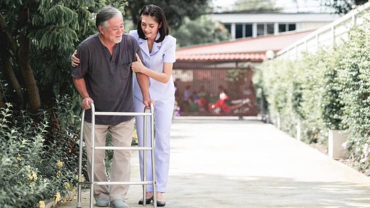 עוזרת סוציאלית