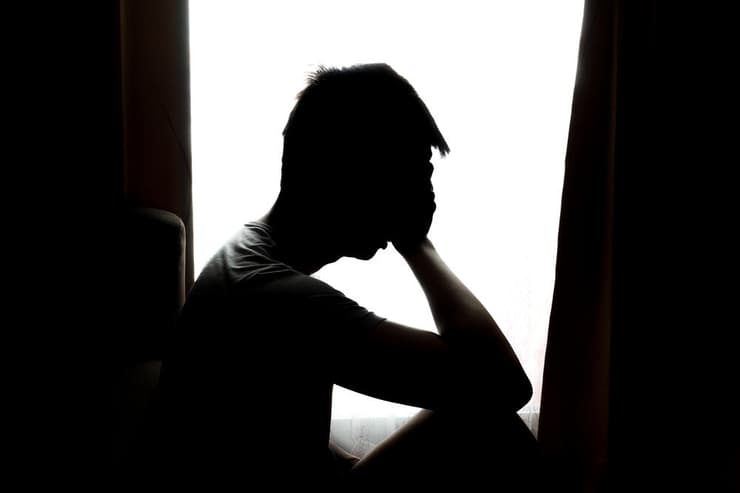 אילוסטרציה (צילום: shutterstock) התאבדויות התאבדות אובדנות גברים